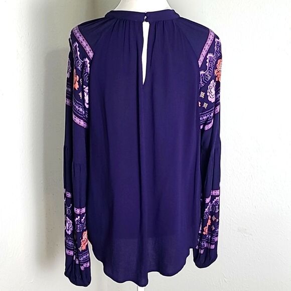 Aina be Navy Blue Top, Choker Neckline Cut-out, Long Bell Sleeves w/Flowers, Med - Picture 6 of 9